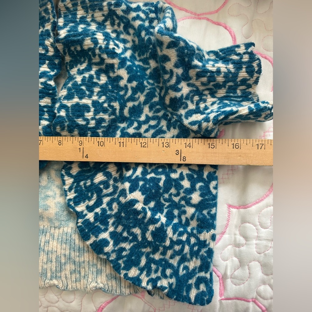Moth for Anthropologie 100% wool bolero sweater in a blue and white knit pattern - Picture 8 of 10